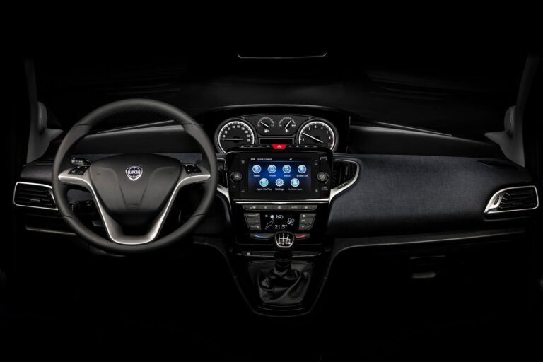 Interni-nuova-Lancia-Ypsilon-2021-768x512