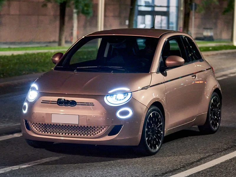 fiat-500-electric-3-1-2021-side-front-1