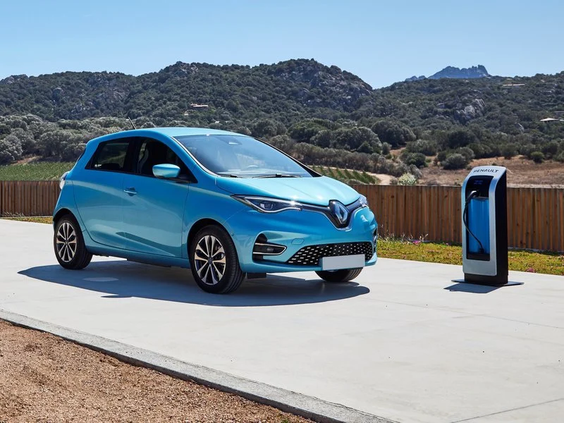 renault-zoe-2019-front-side-view-2