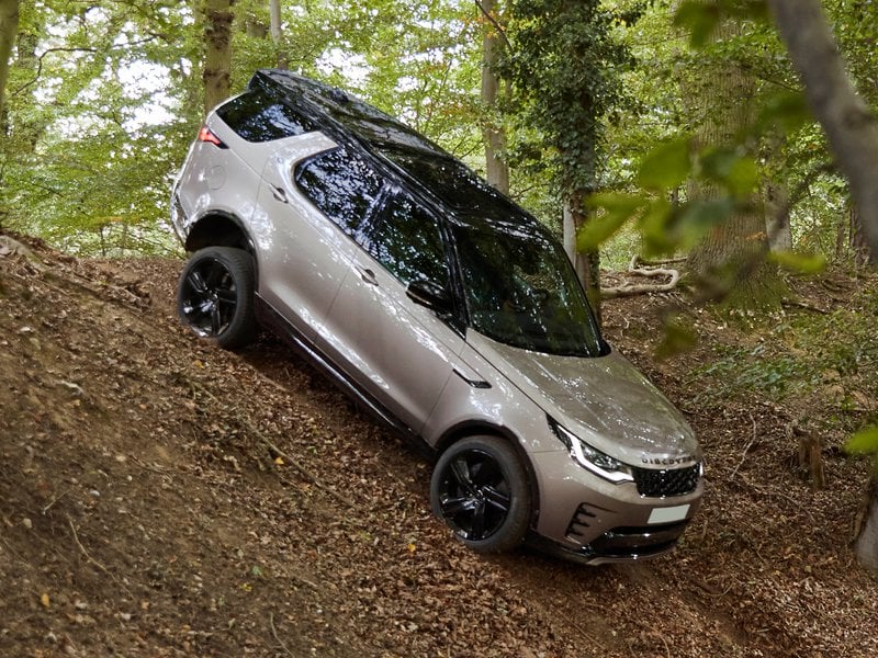 land-rover-discovery-2020-front-side-3
