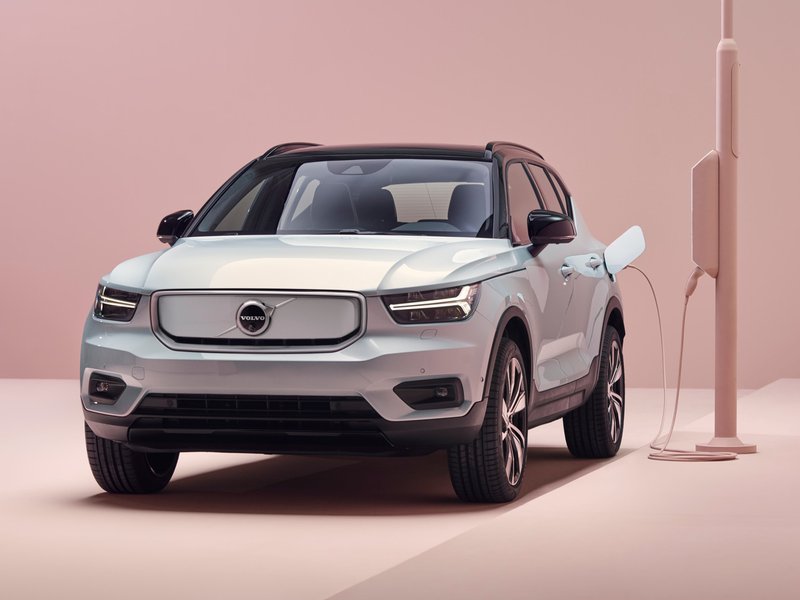 volvo-xc40-recharge-2020-front-side-4