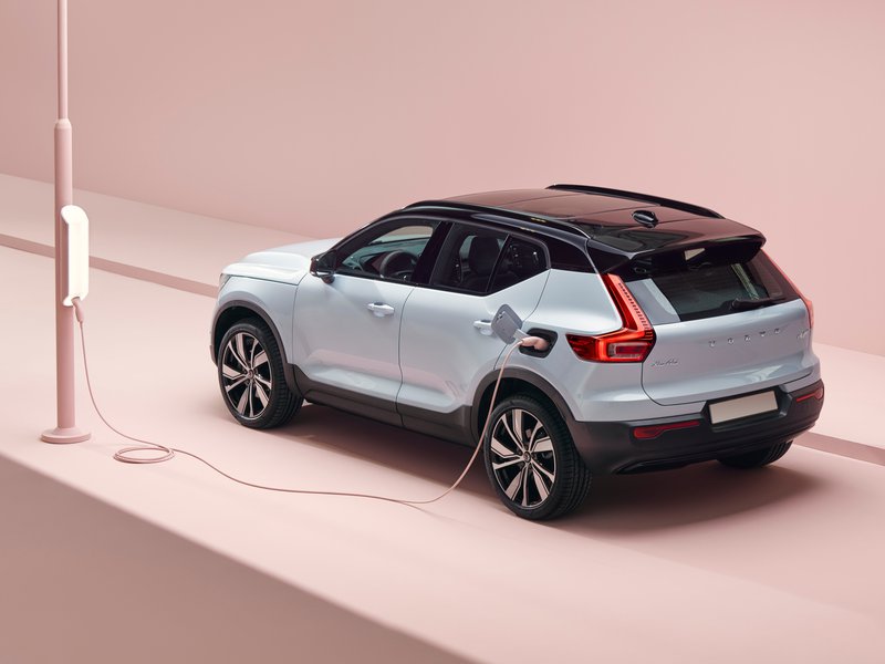 volvo-xc40-recharge-2020-rear-side-2